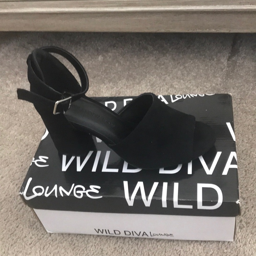 Black suede sandal NEW!